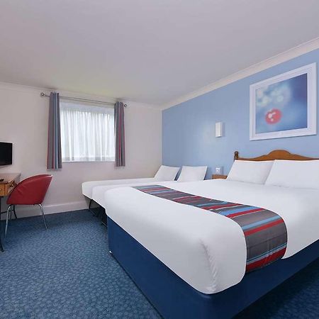 Travelodge Plymouth Roborough Room photo