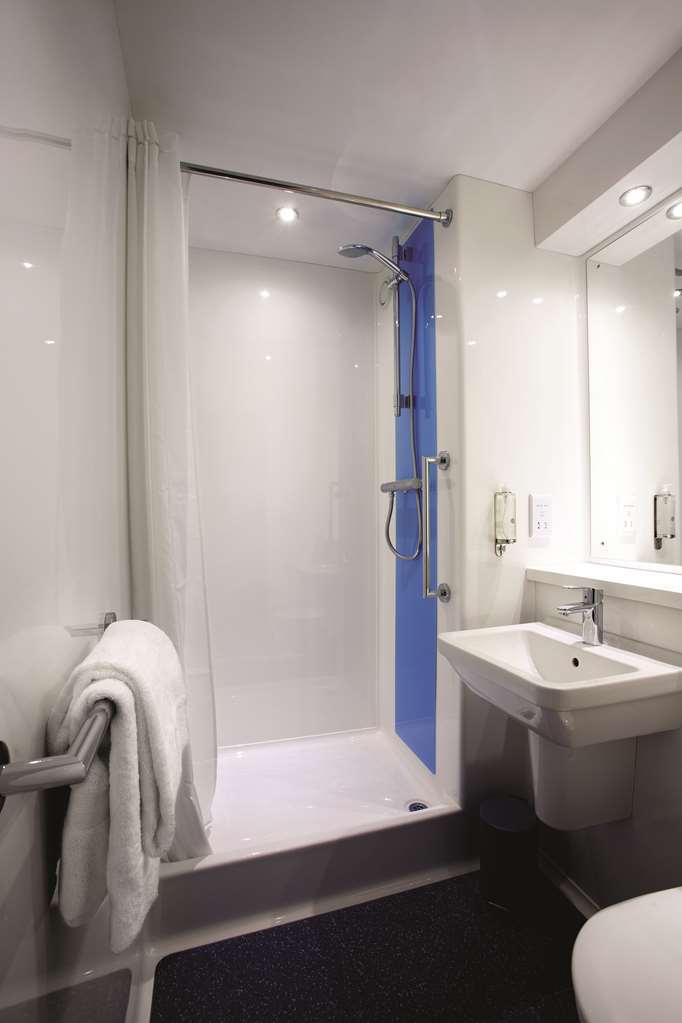 Travelodge Plymouth Roborough Room photo
