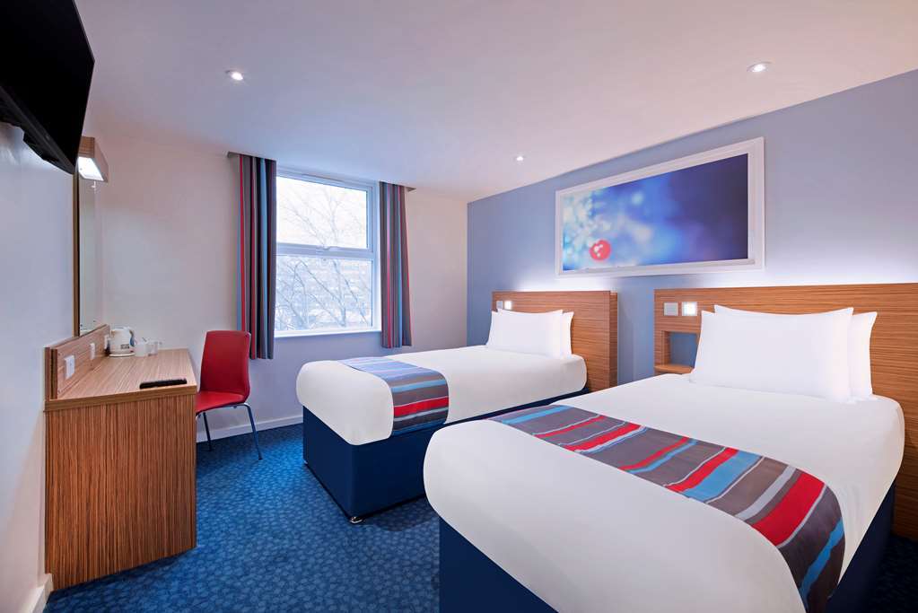 Travelodge Plymouth Roborough Room photo